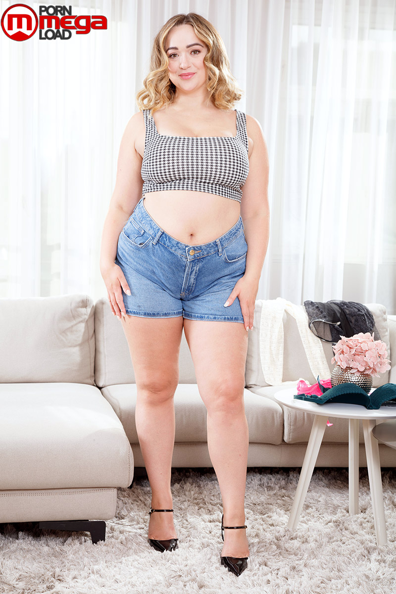 Elodie Wray - Big Tits - Boob Play